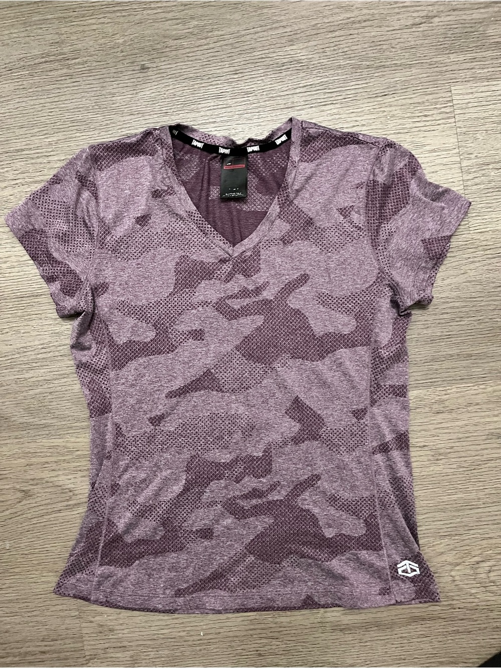 Tapout Women's Purple Camo V-Neck Short Sleeve Top Small